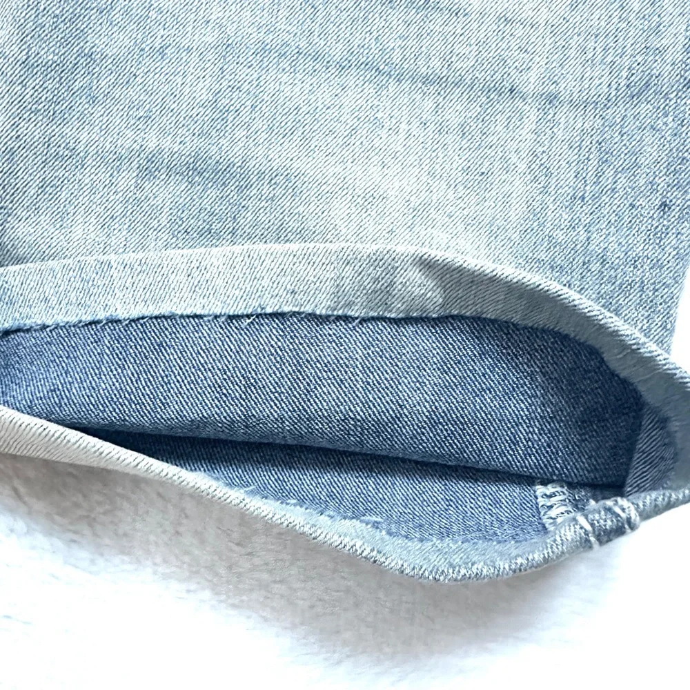 Maurices Faded Blue Cropped Jeans Embroidered Pockets Size 6 GUC